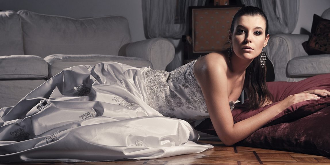 Sesja sukien ślubnych we dworku