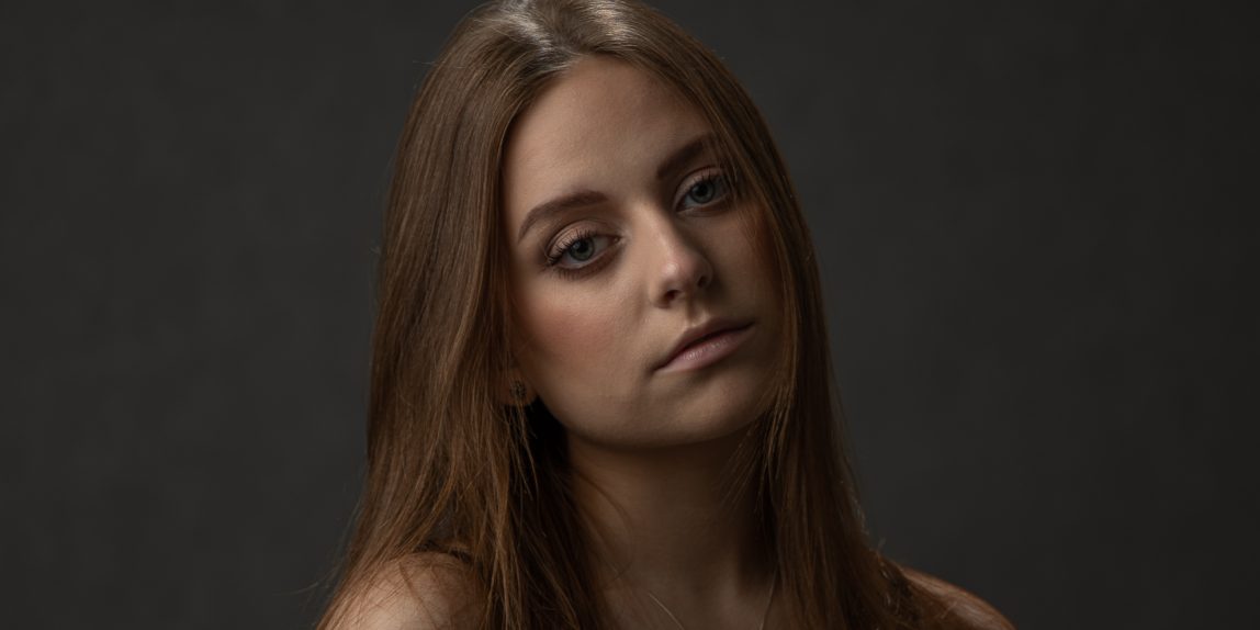 Portret dziewczyny - sesja studyjna