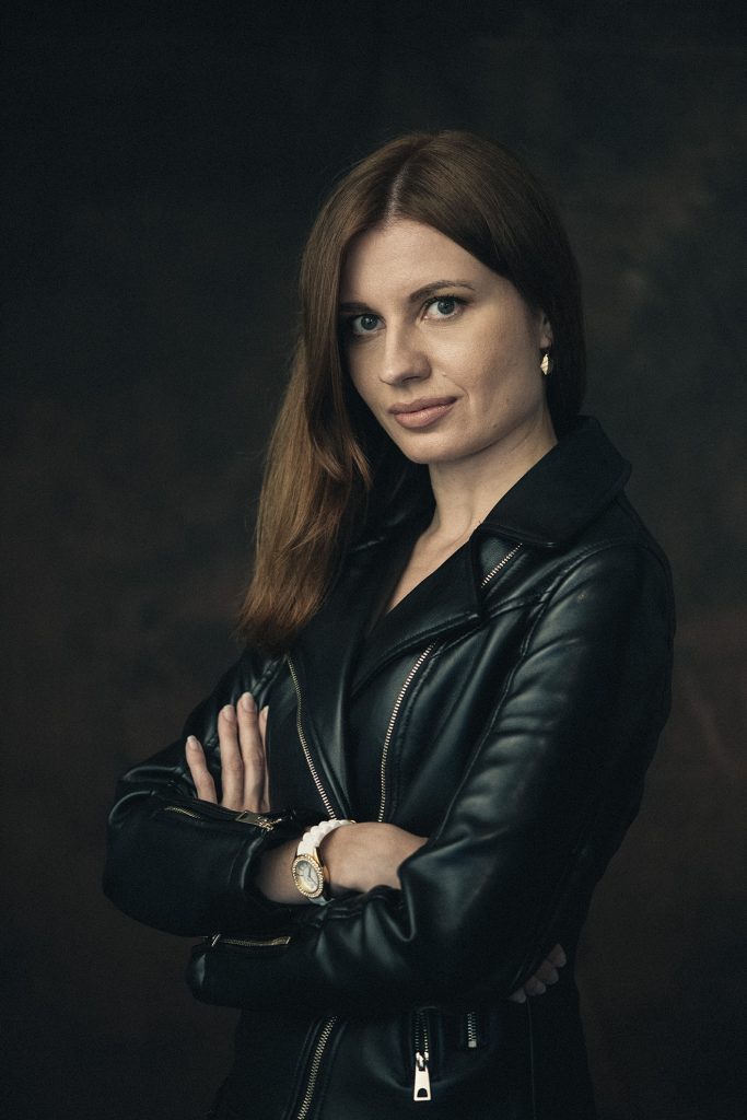 Kobiecy portret studyjny
