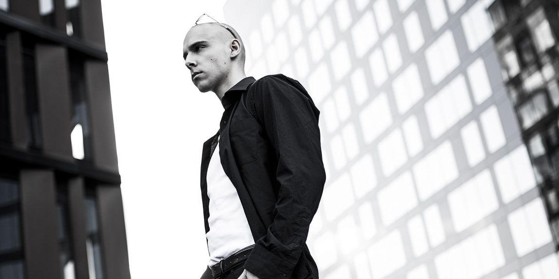 sesja mody z psem rasy doberman