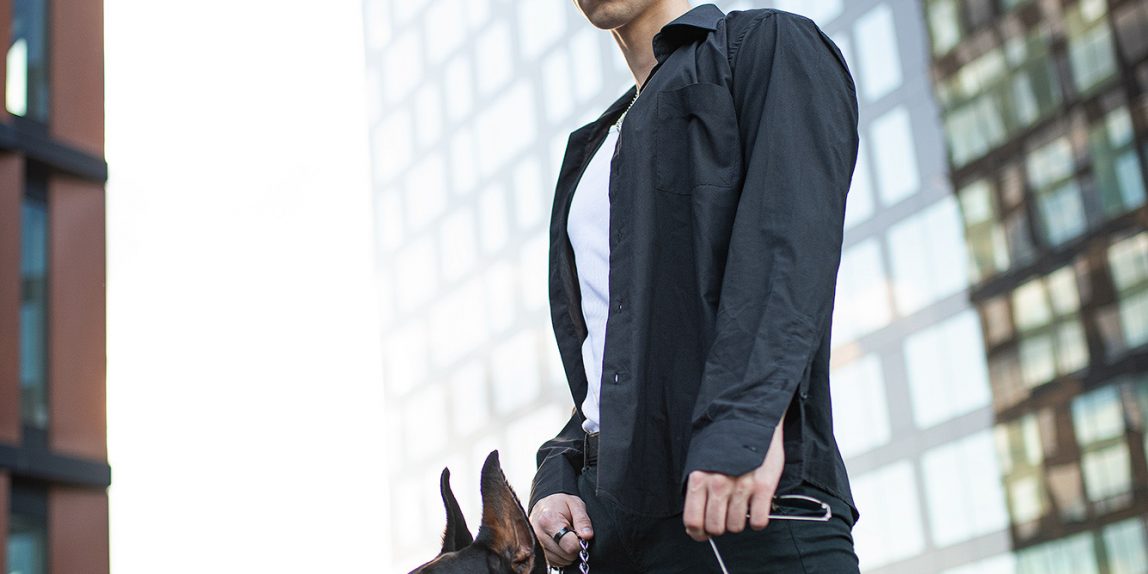 sesja mody z psem rasy doberman