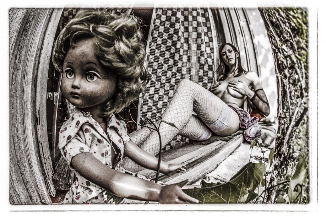 Portret wypaczony - portret kobiecy